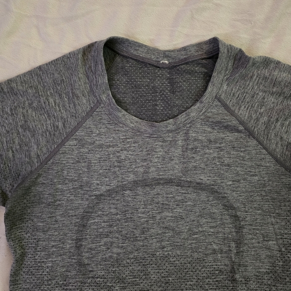 Swiftly Tech Short-Sleeve Shirt 2.0 Hip Length - Picture 2 of 9